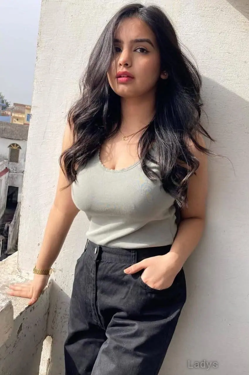 Divya, 22 years brunette escorts in Hong Kong, height 154 sm, Weight kg