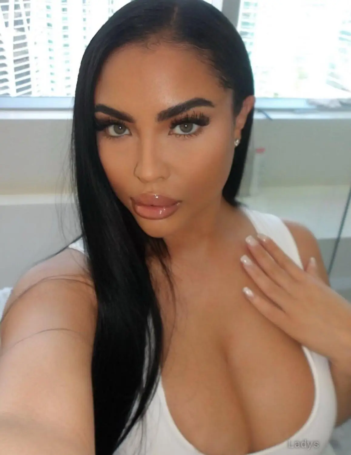 ExoticDes, 28 years brunette escorts in Houston, height 170 sm, Weight 57 kg