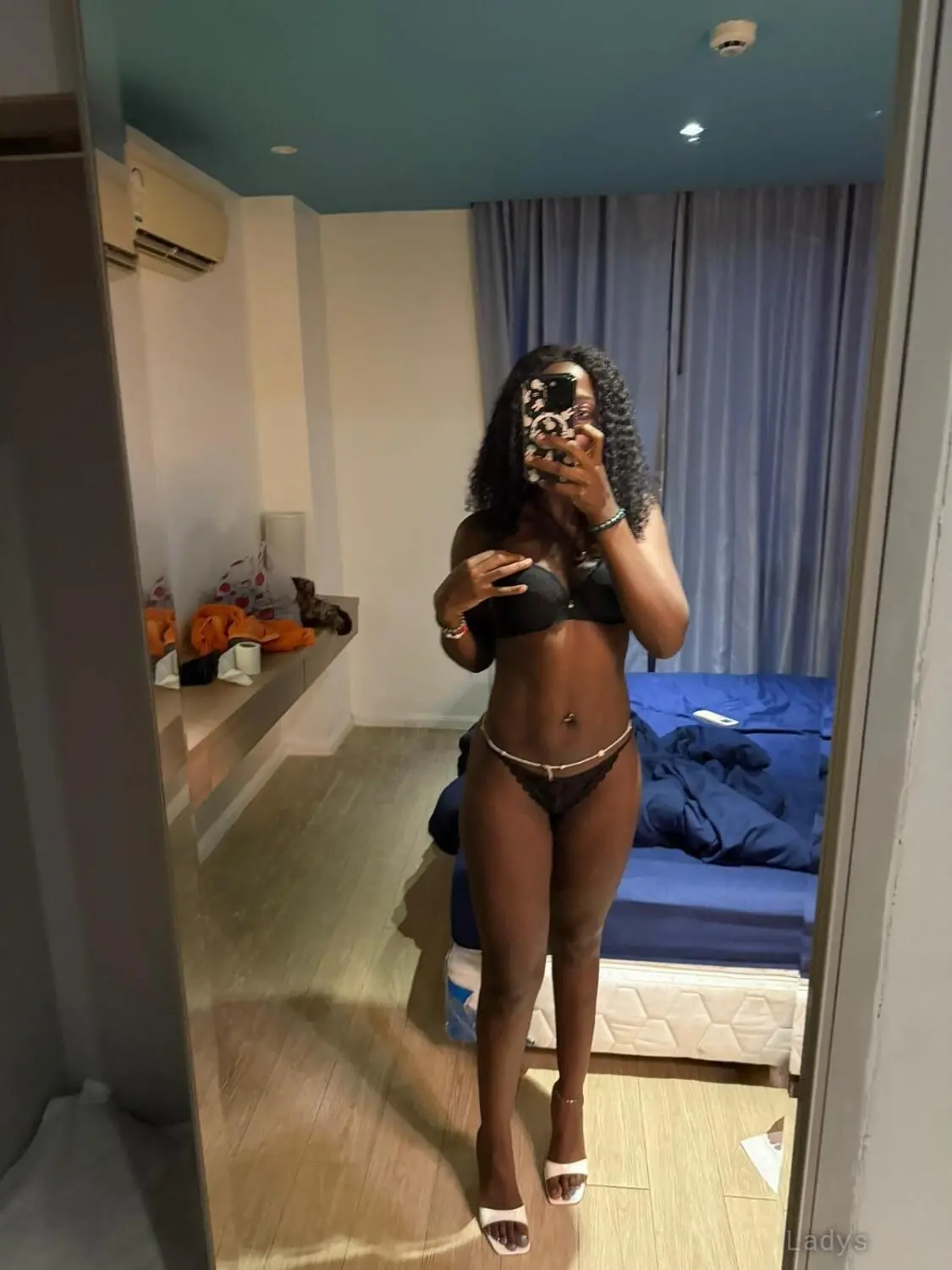 Amanda, 28 years brunette escorts in Hua Hin, height 170 sm, Weight kg