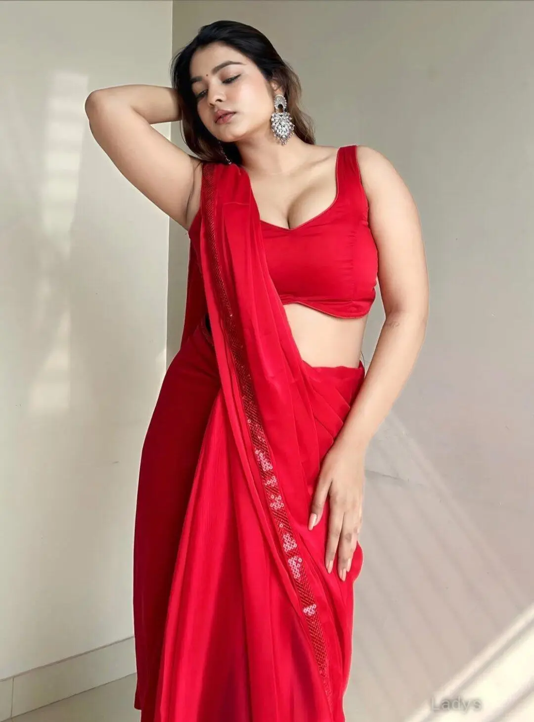 Roshani, 20 years brunette escorts in Hua Hin, height 154 sm, Weight kg
