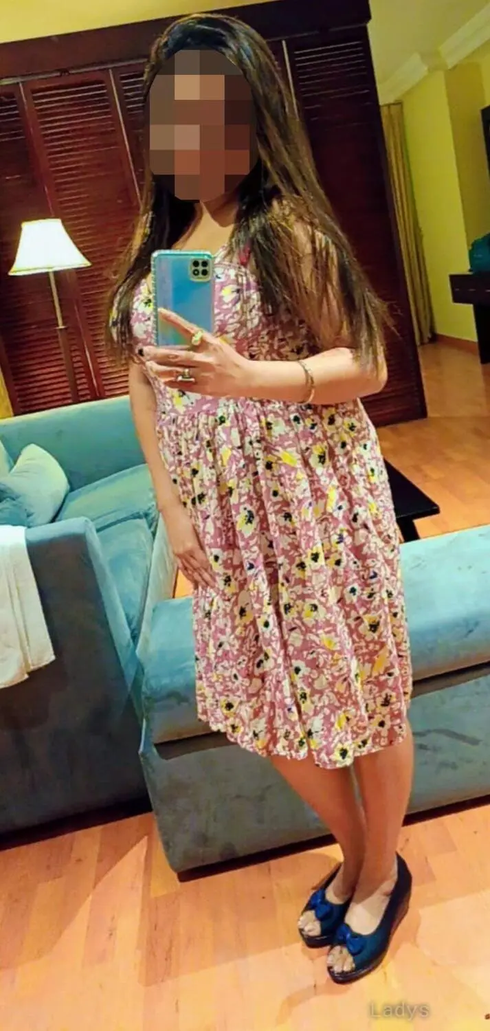 Camilla, 21 years brunette escorts in Hyderabad, height 165 sm, Weight kg