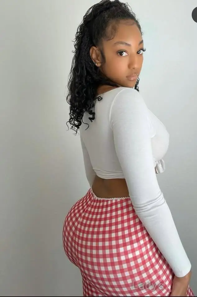 Gigi, 24 years brunette escorts in Hyderabad, height 168 sm, Weight  kg