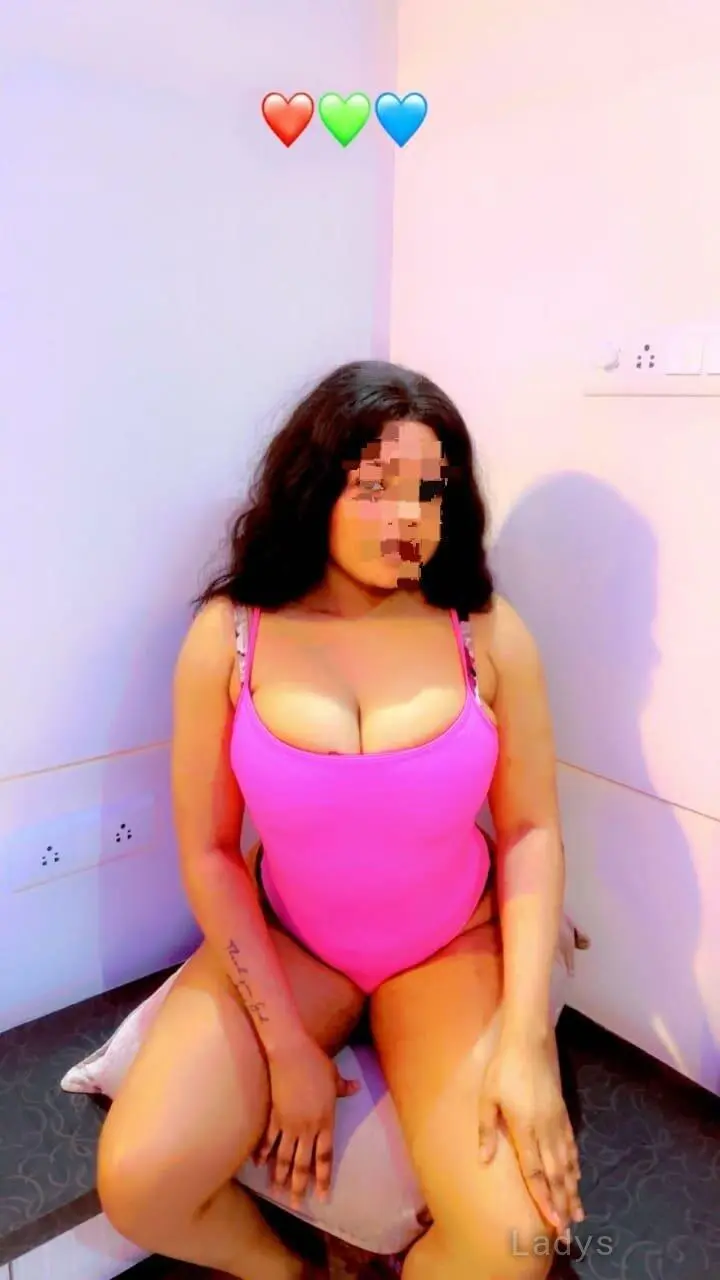 Lora, 25 years brunette escorts in Hyderabad, height 154 sm, Weight  kg