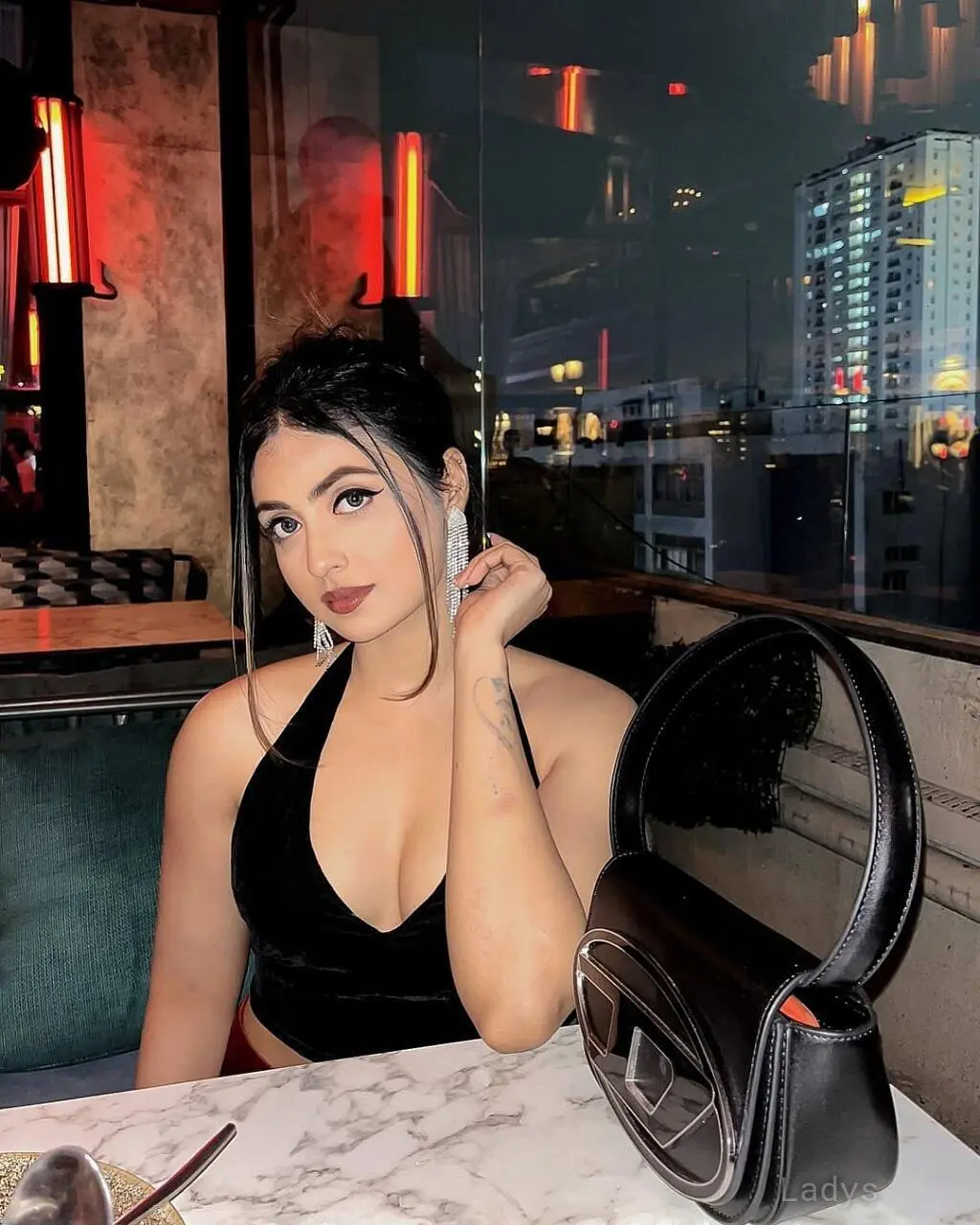 Shefali, 23 years brunette escorts in Hyderabad, height 154 sm, Weight kg