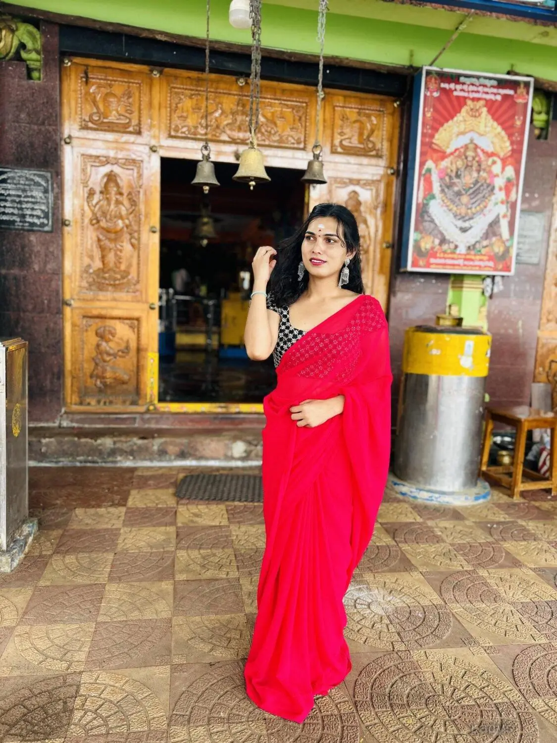 Sruthi, 22 years brunette escorts in Hyderabad, height 160 sm, Weight kg