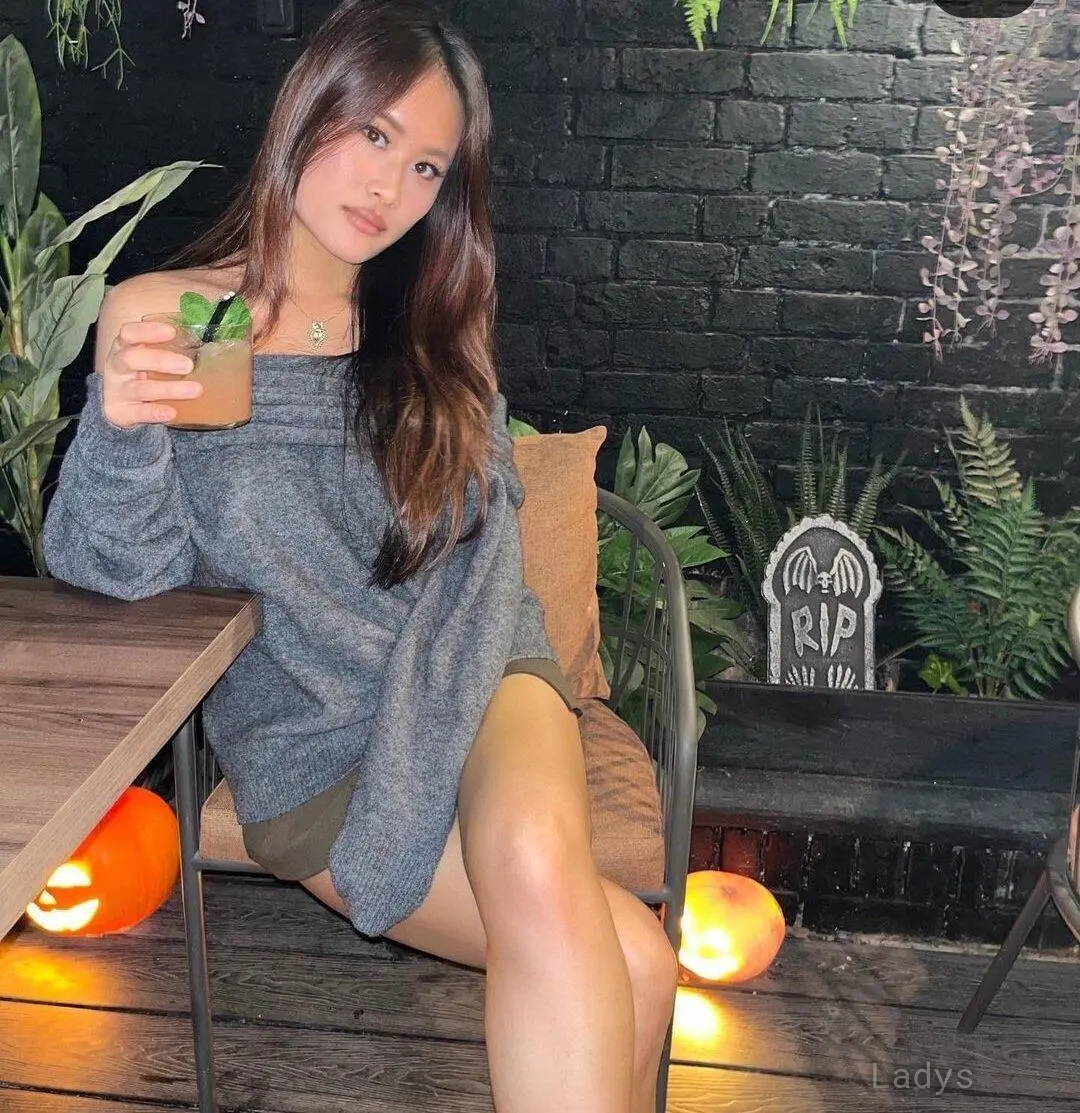 Jiya, 23 years brunette escorts in Indore, height 162 sm, Weight kg