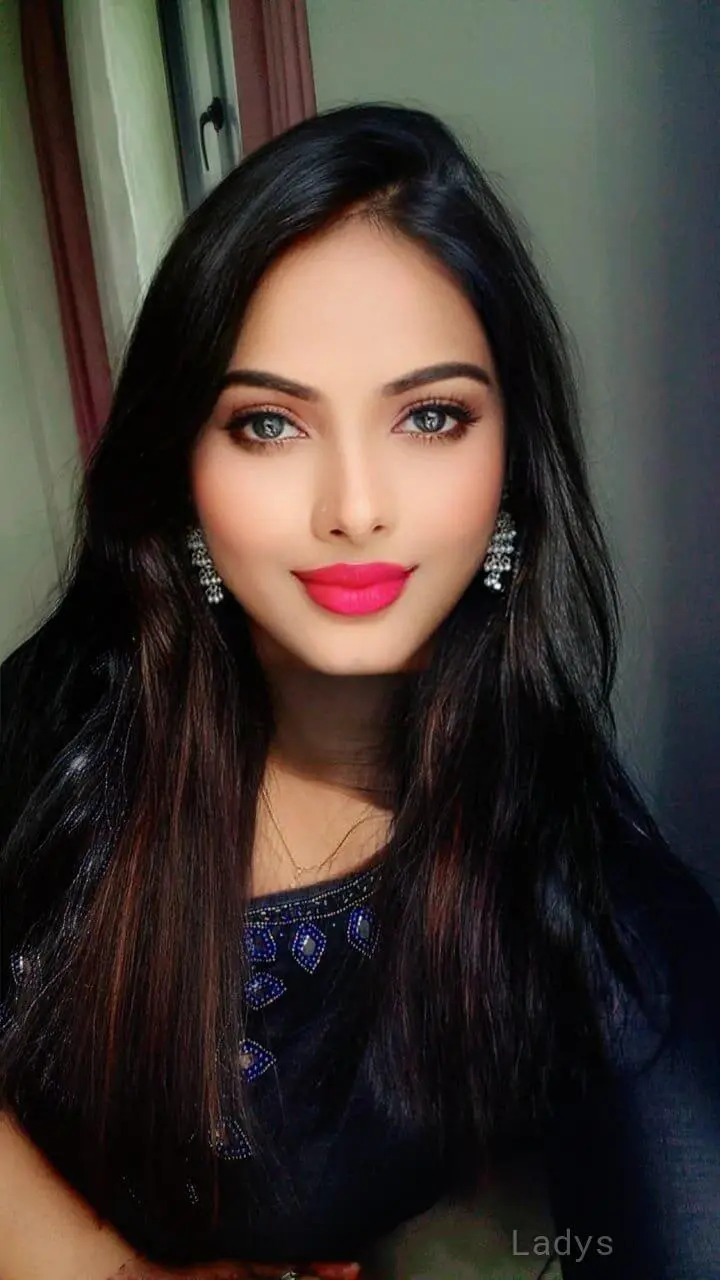 Nancy Tomar, 21 years brunette escorts in Indore, height 190 sm, Weight kg