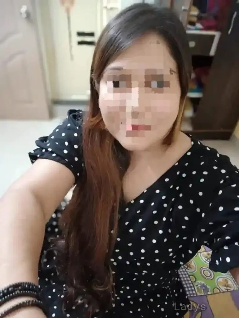 Roshni Joshi, 22 years brunette escorts in Indore, height 154 sm, Weight kg