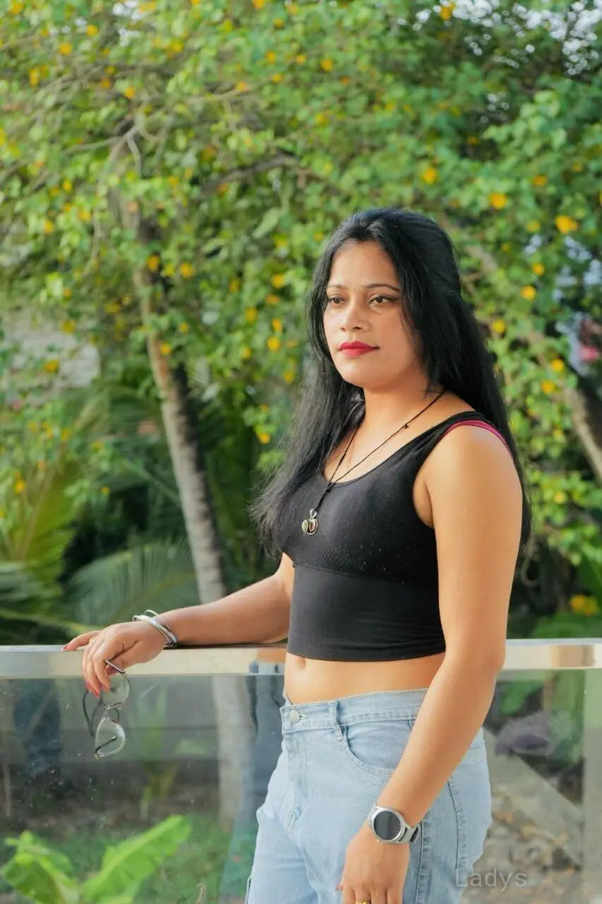 Sofia,  years brunette escorts in Indore, height  sm, Weight  kg