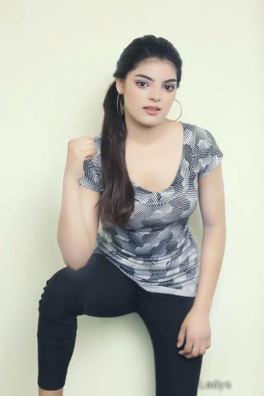 Tina,  years brunette escorts in Islamabad, height  sm, Weight  kg