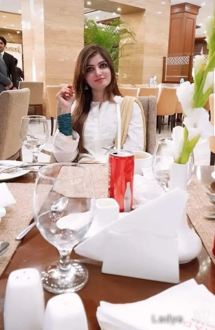 Zoya, 21 years brunette escorts in Islamabad, height 152 sm, Weight kg