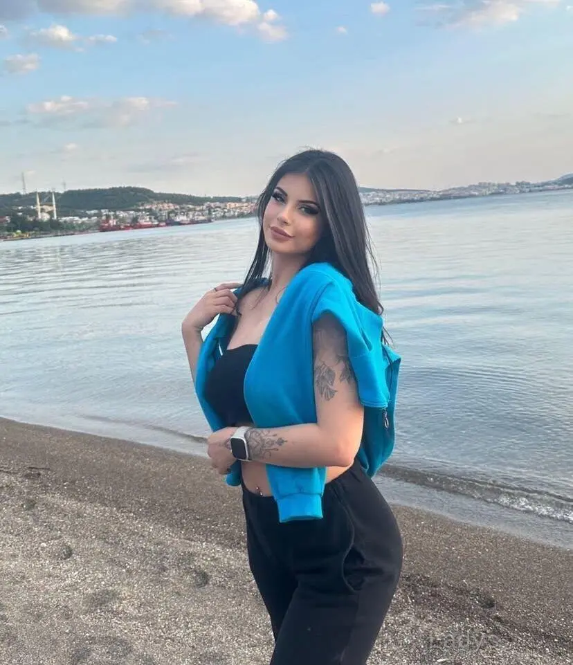 Askura, 22 years brunette escorts in Istanbul, height 155 sm, Weight kg