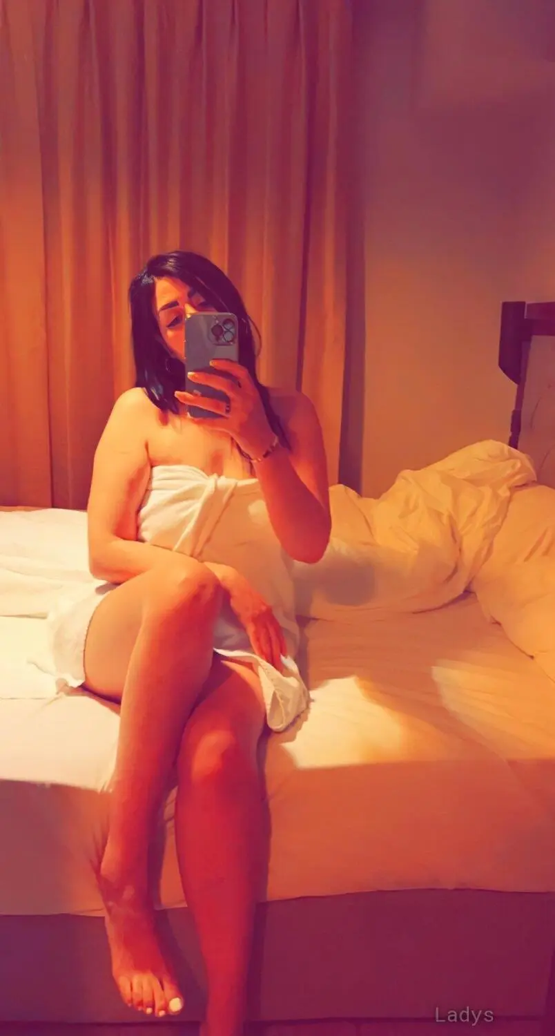 Hoda, 24 years brunette escorts in Istanbul, height 175 sm, Weight kg