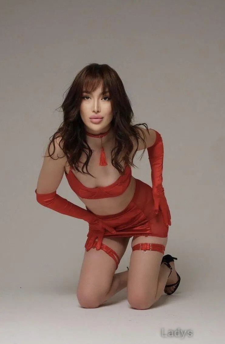 Luna, 24 years brunette escorts in Istanbul, height  sm, Weight  kg