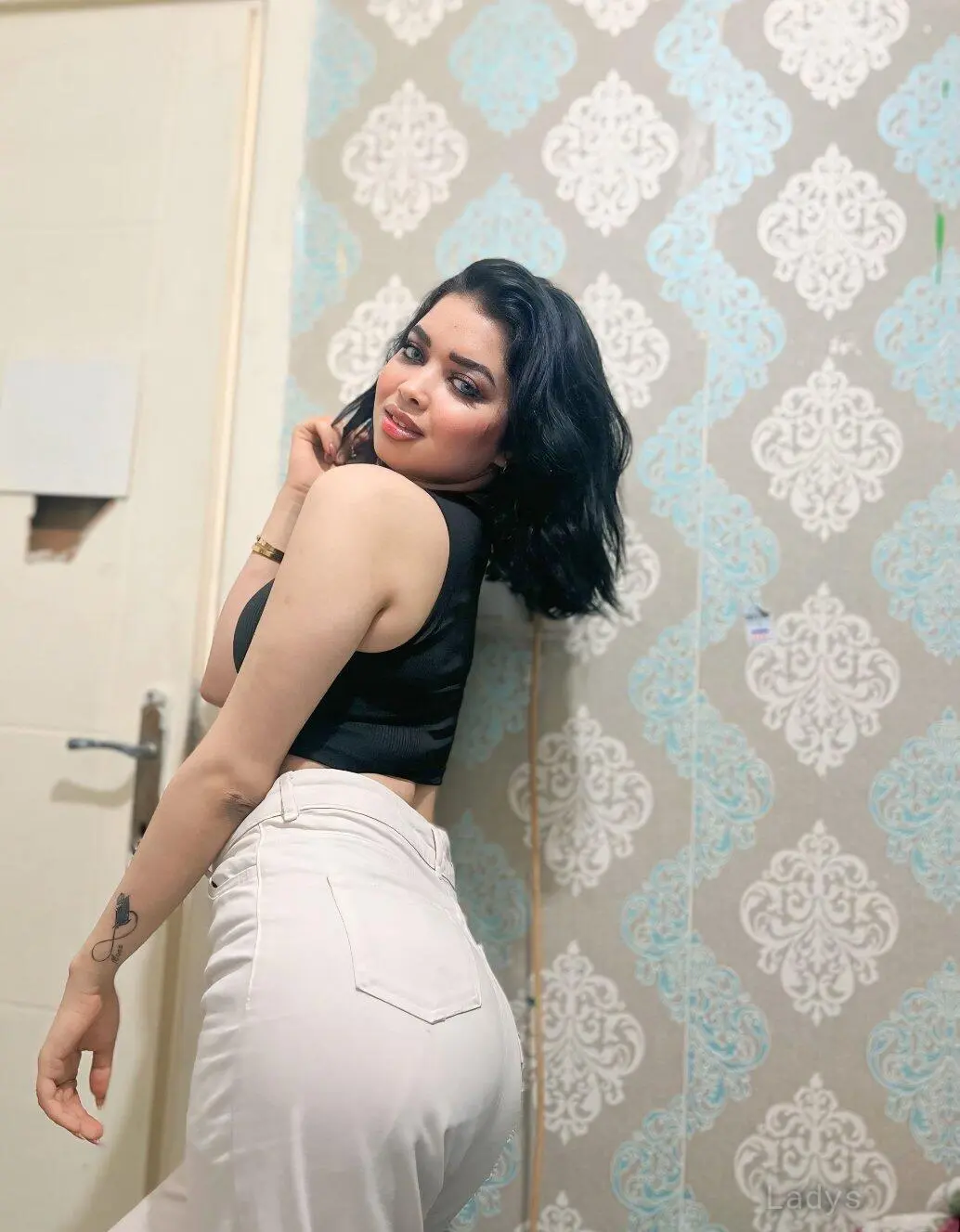 Siham, 20 years brunette escorts in Istanbul, height 165 sm, Weight  kg