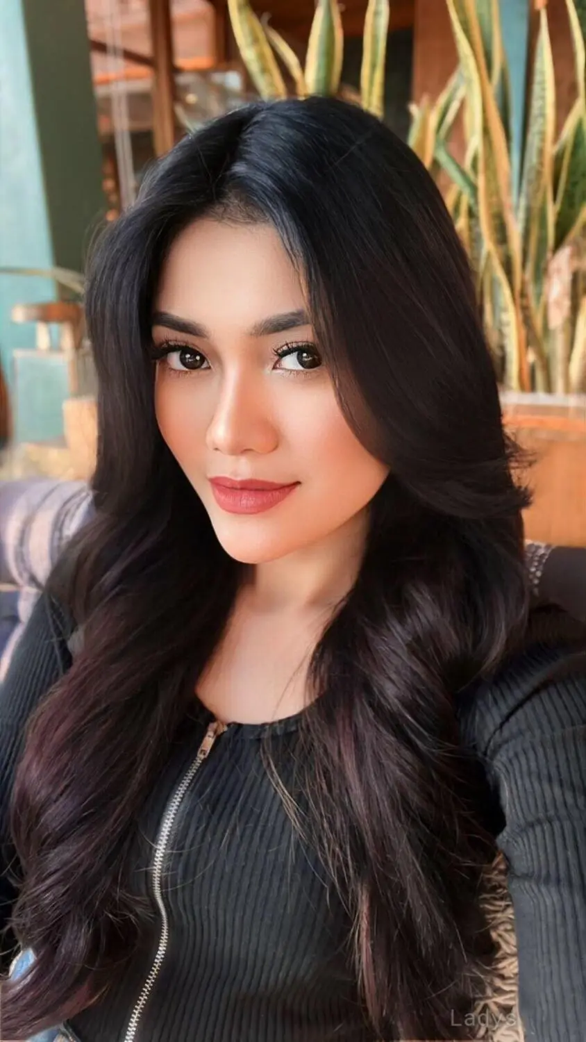 Agista, 24 years brunette escorts in Jakarta, height 165 sm, Weight kg