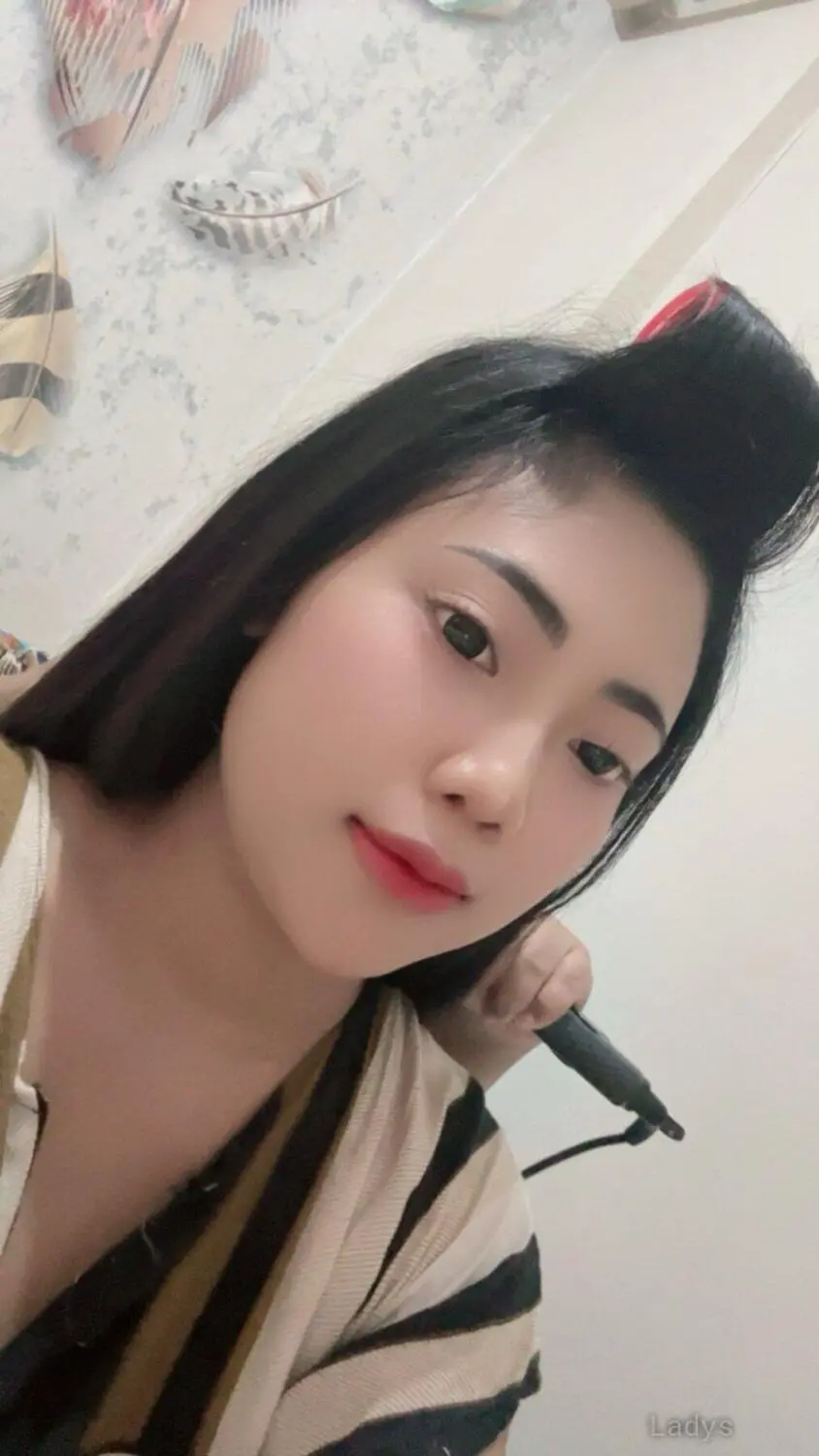 Cellyn, 21 years brunette escorts in Jakarta, height 162 sm, Weight kg