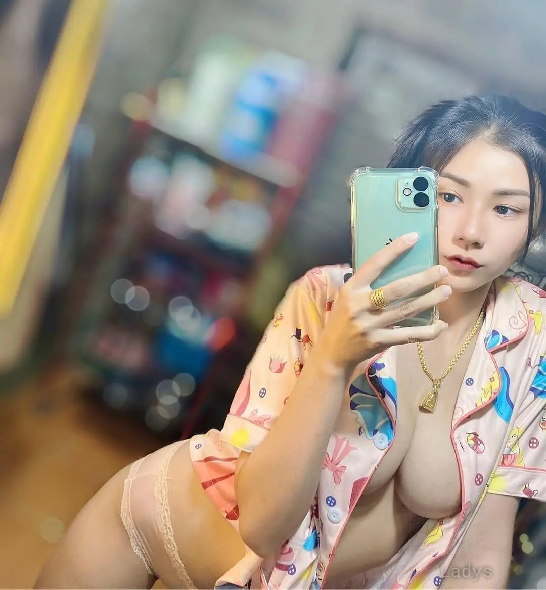 Christy, 23 years brunette escorts in Jakarta, height 166 sm, Weight  kg