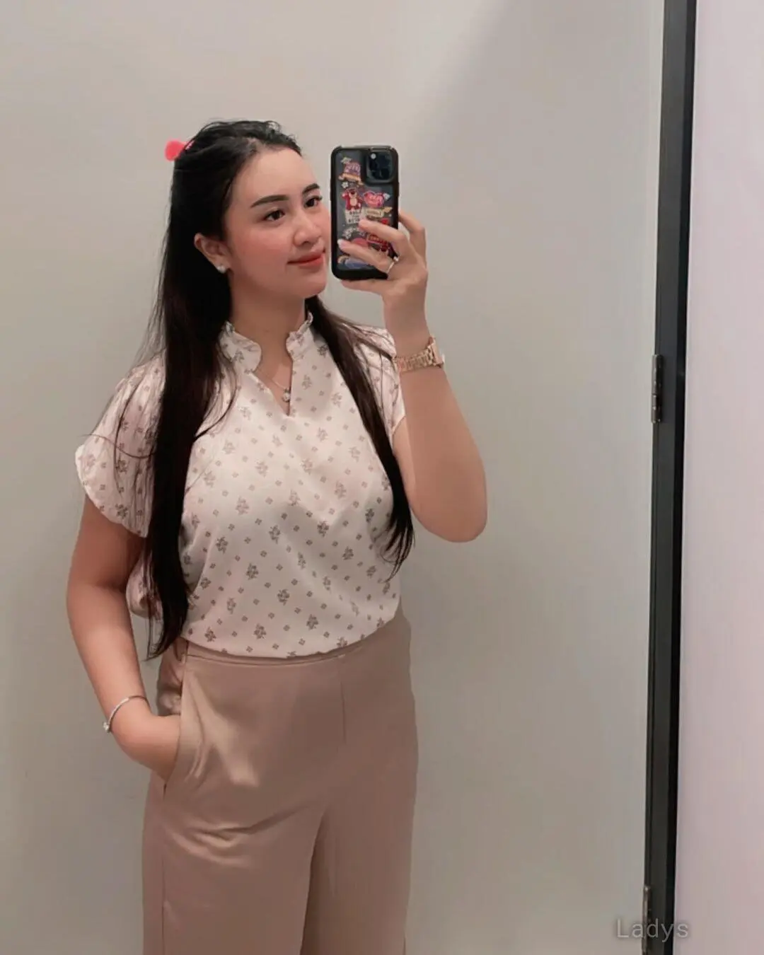 Jeni, 23 years brunette escorts in Jakarta, height 167 sm, Weight  kg