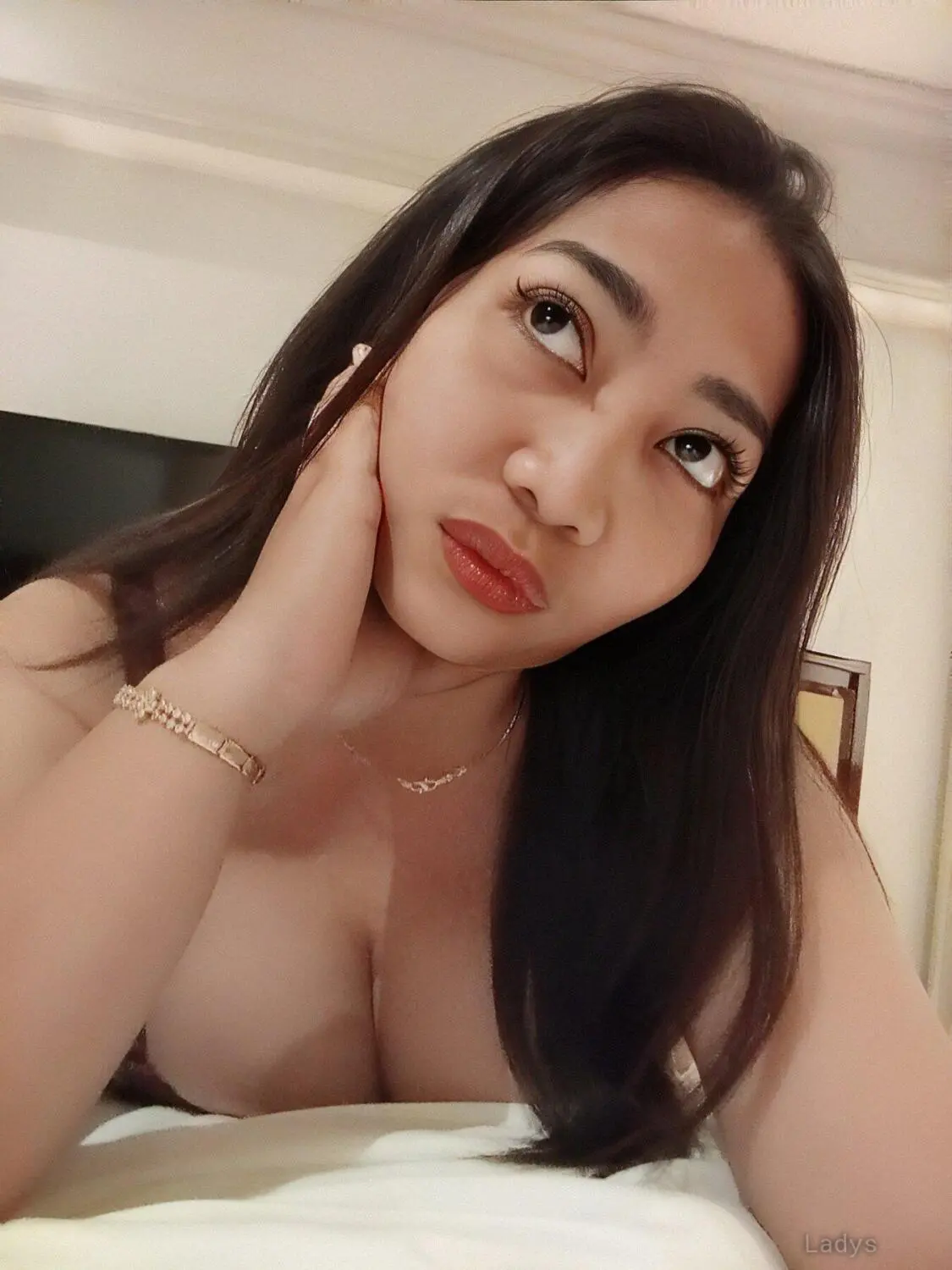 Kiki, 29 years brunette escorts in Jakarta, height 155 sm, Weight kg