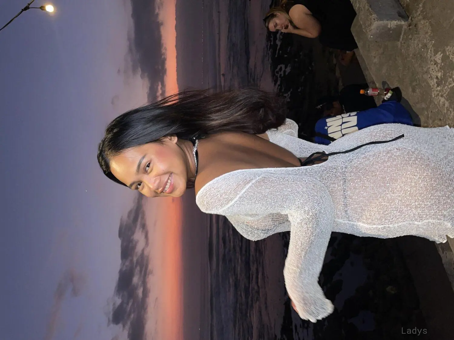 Laura, 20 years brunette escorts in Jakarta, height 165 sm, Weight kg