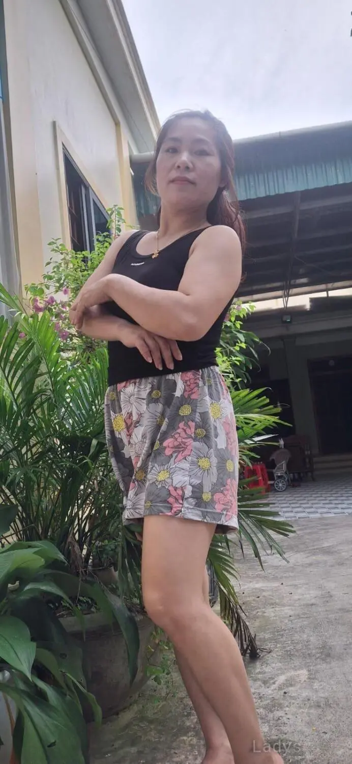Lily, 26 years brunette escorts in Jakarta, height 156 sm, Weight  kg