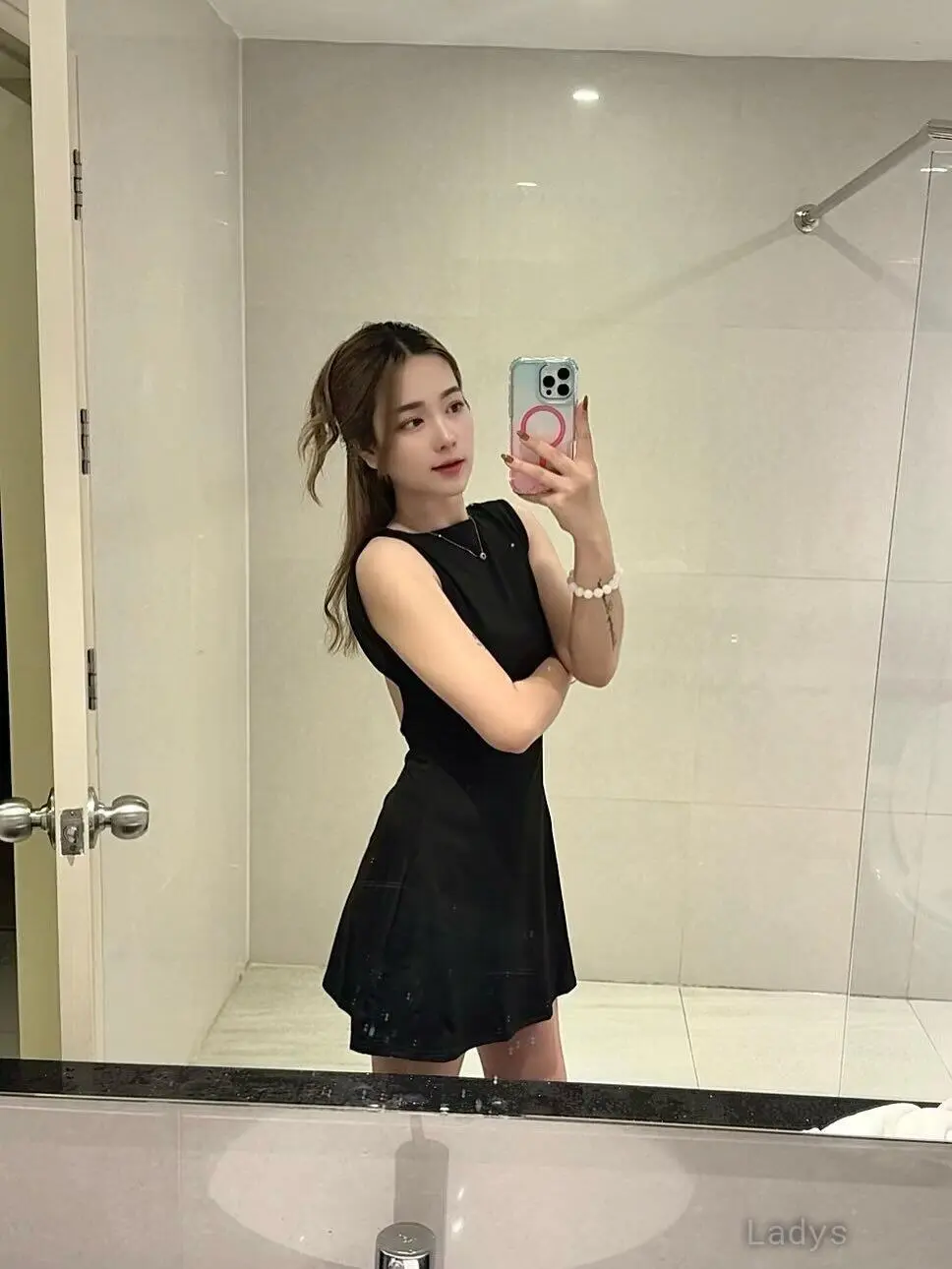 Melisa, 21 years brunette escorts in Jakarta, height sm, Weight kg
