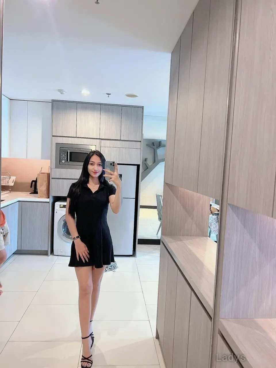 Milla, 23 years brunette escorts in Jakarta, height 165 sm, Weight kg
