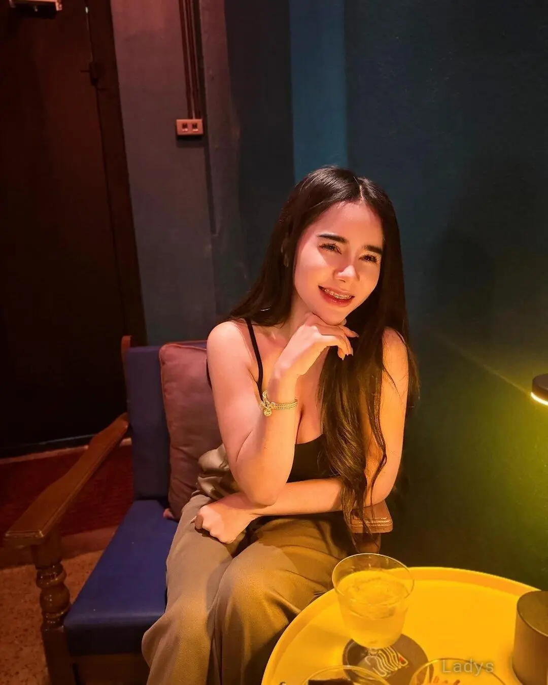 Nadila, 23 years brunette escorts in Jakarta, height 164 sm, Weight  kg