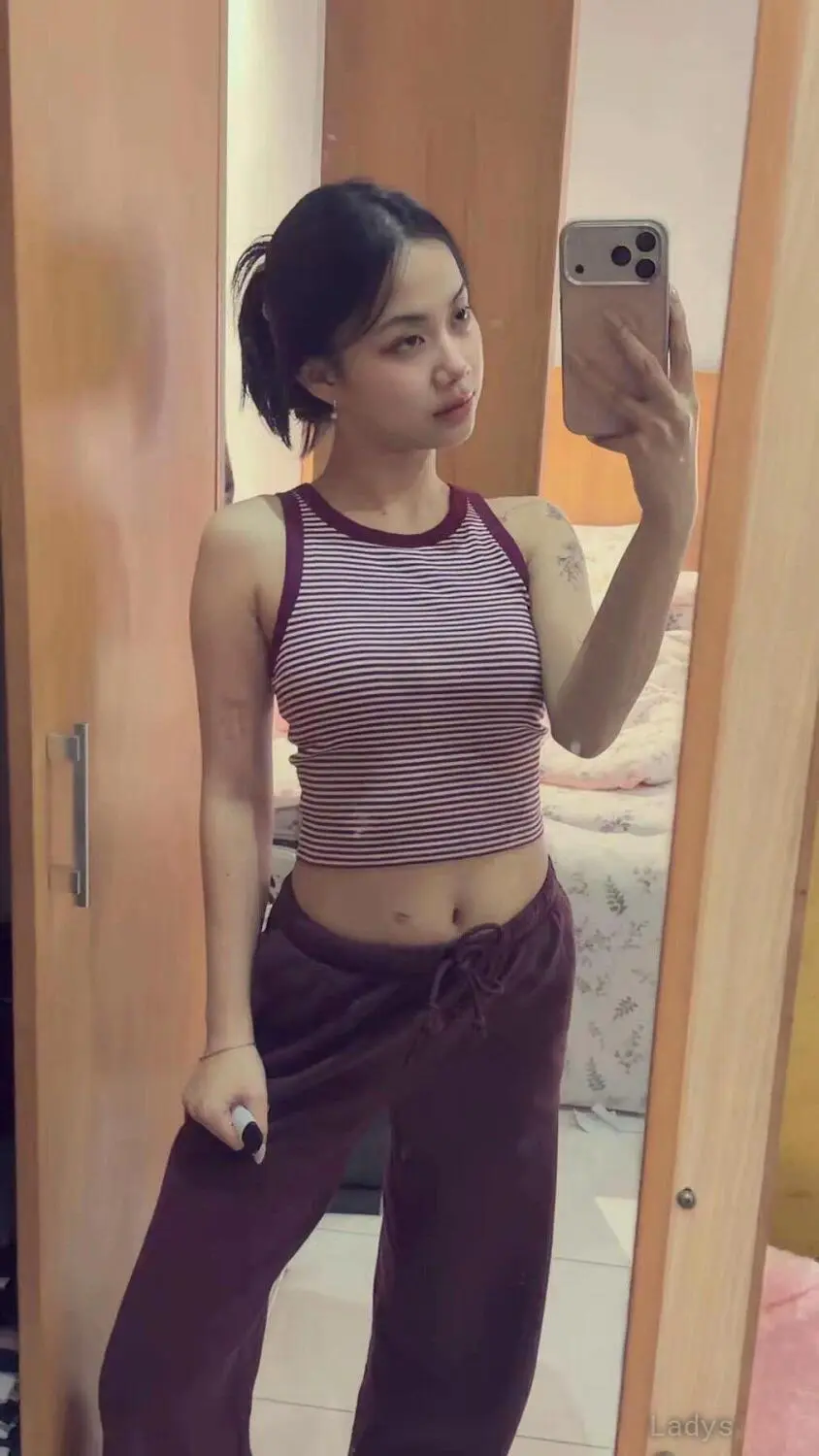 Putri Amelia,  years brunette escorts in Jakarta, height  sm, Weight  kg