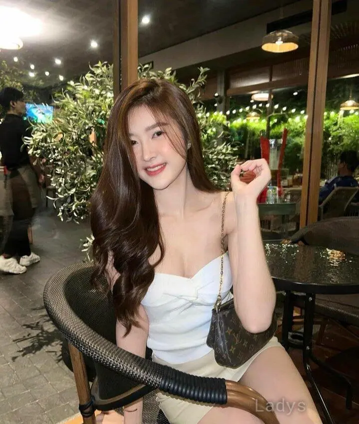 Selvi, 24 years brunette escorts in Jakarta, height 161 sm, Weight kg