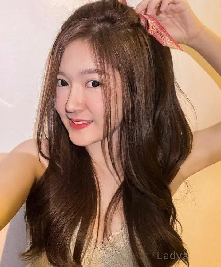 Selvi, 24 years brunette escorts in Jakarta, height 160 sm, Weight kg