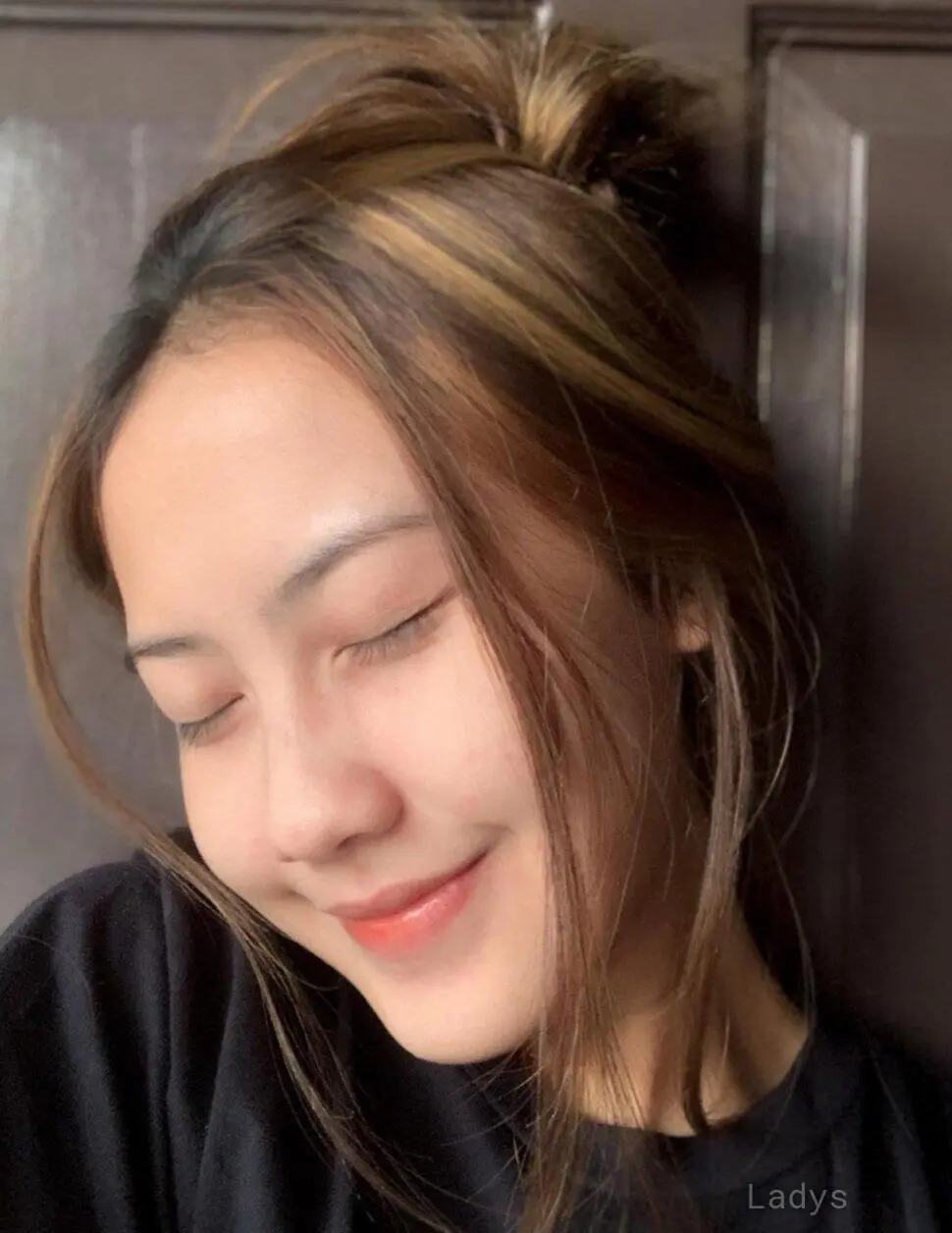 Serly, 23 years brunette escorts in Jakarta, height 163 sm, Weight kg