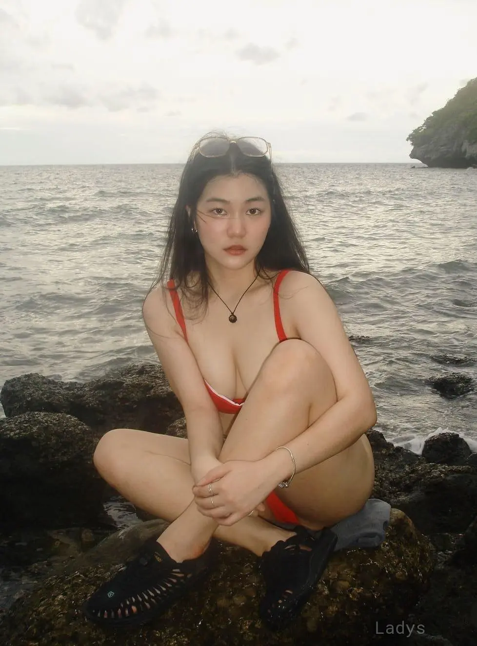 Shelly, 22 years brunette escorts in Jakarta, height 160 sm, Weight kg
