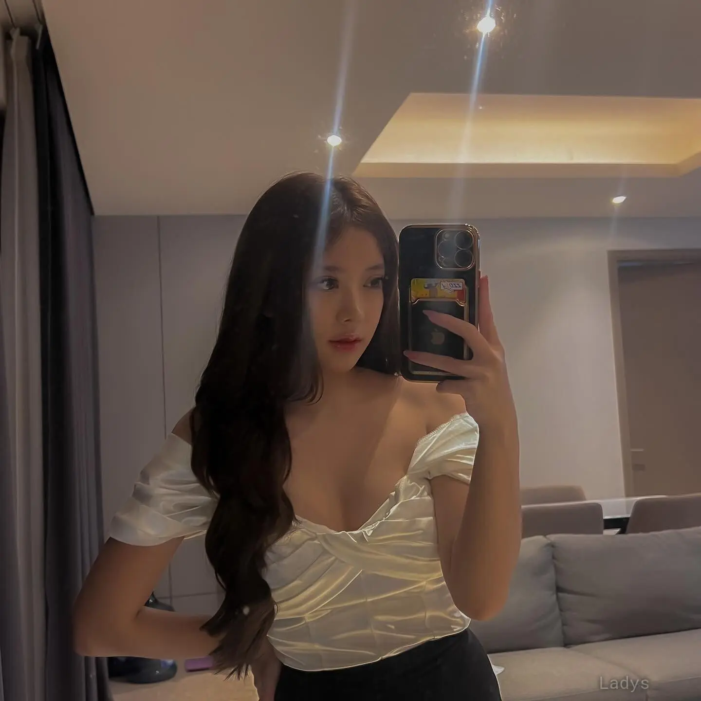Sherina, 22 years brunette escorts in Jakarta, height 165 sm, Weight kg