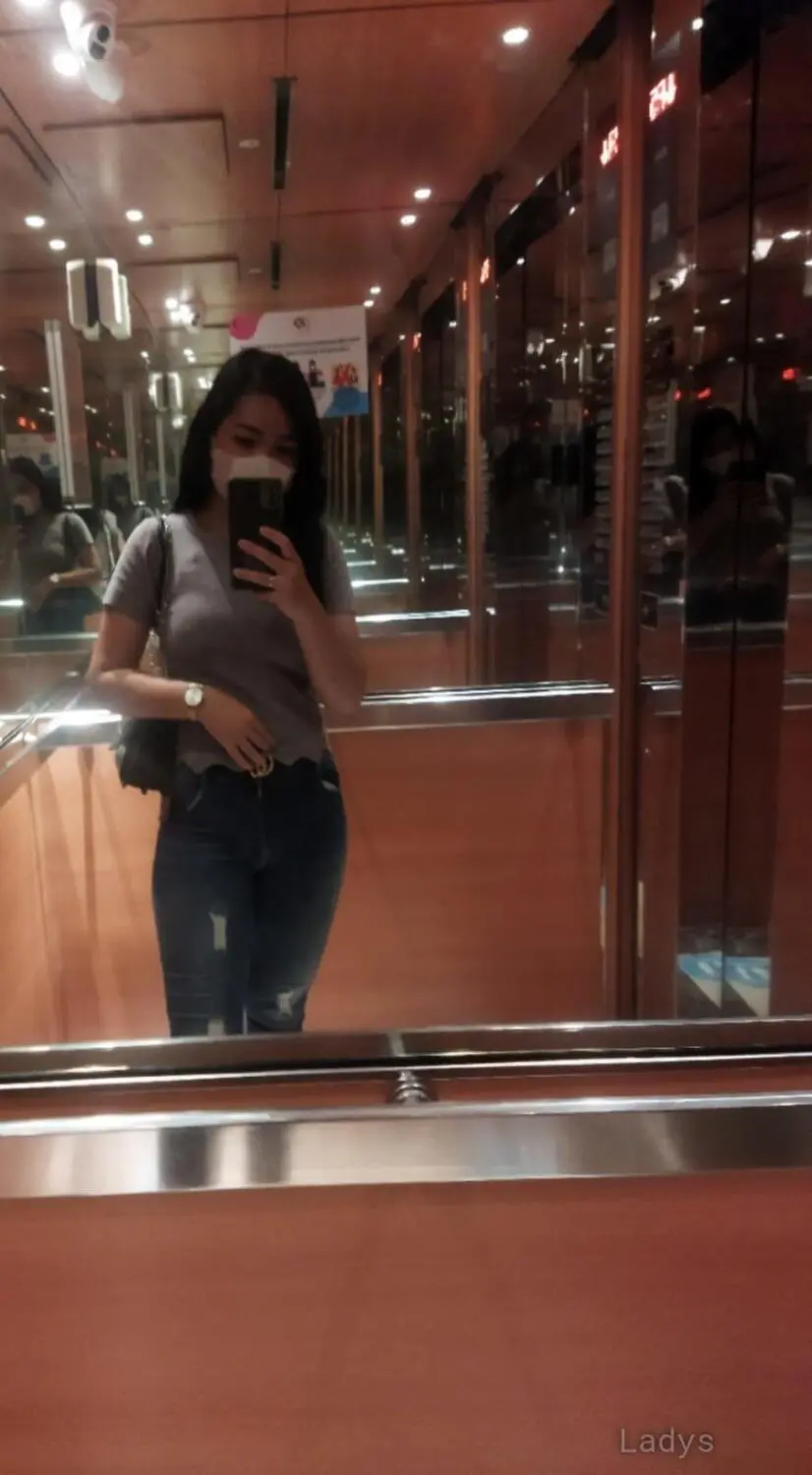 Silvia, 25 years brunette escorts in Jakarta, height 165 sm, Weight kg