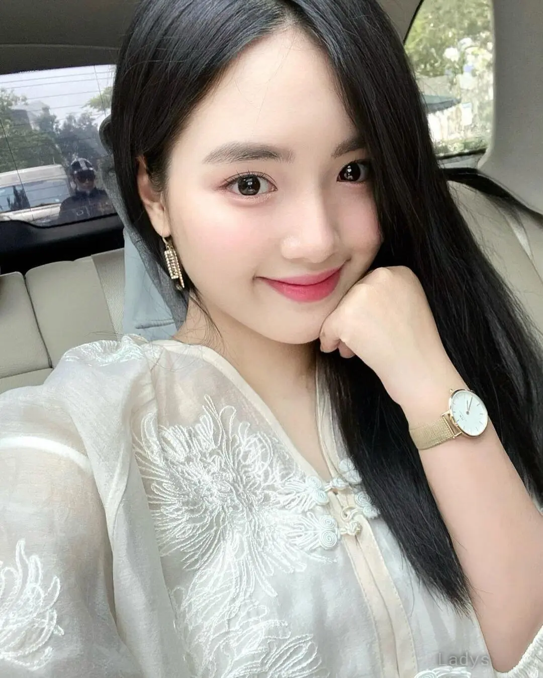Tantri, 22 years brunette escorts in Jakarta, height 167 sm, Weight  kg