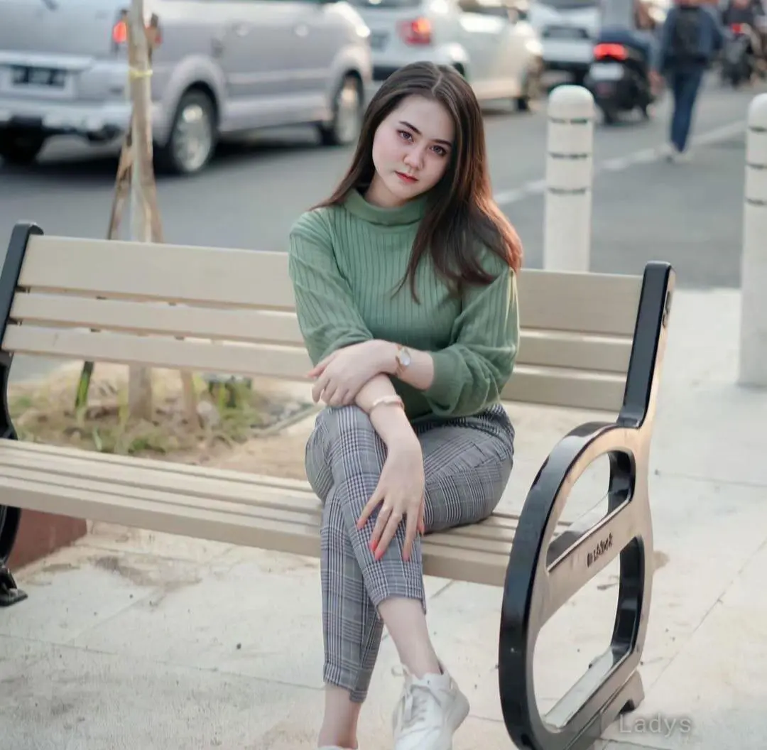 Thania, 24 years brunette escorts in Jakarta, height 167 sm, Weight kg