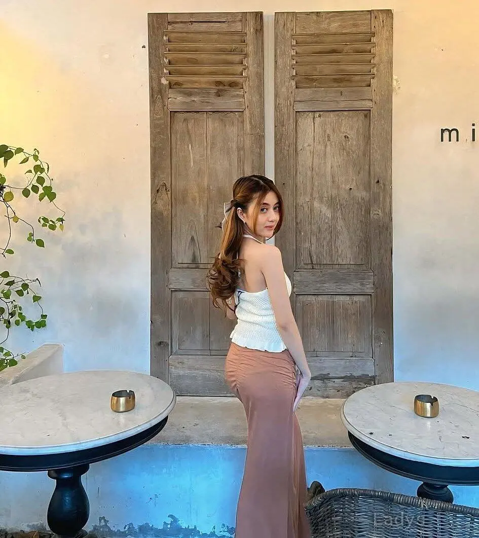 Tiara, 24 years brunette escorts in Jakarta, height 166 sm, Weight kg
