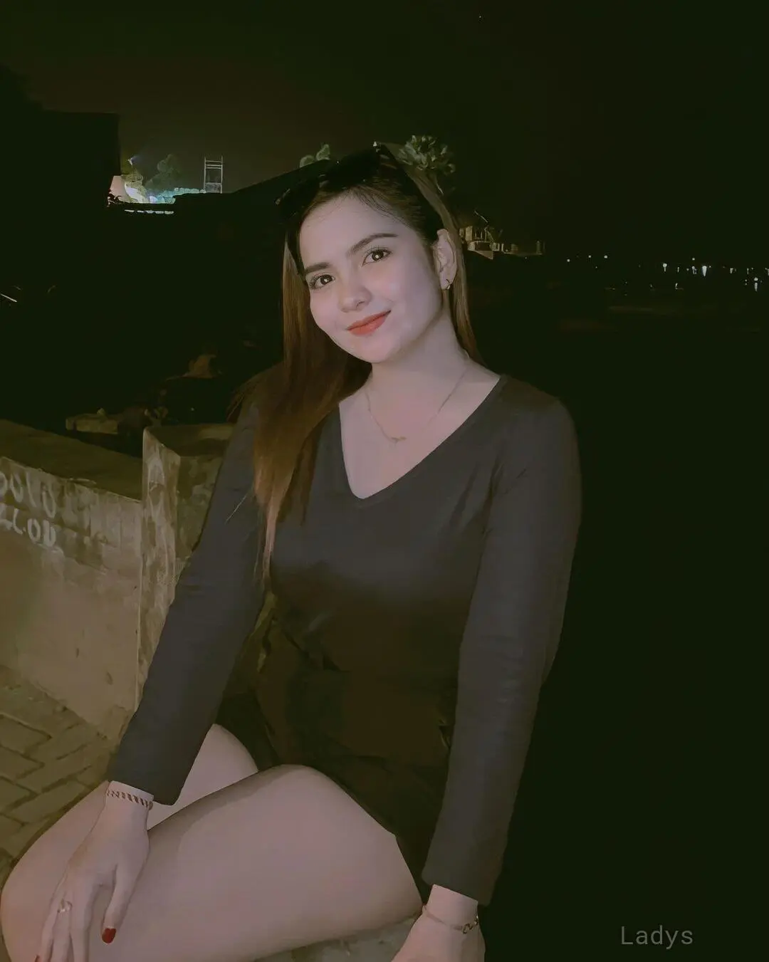 Viola, 22 years brunette escorts in Jakarta, height 165 sm, Weight kg
