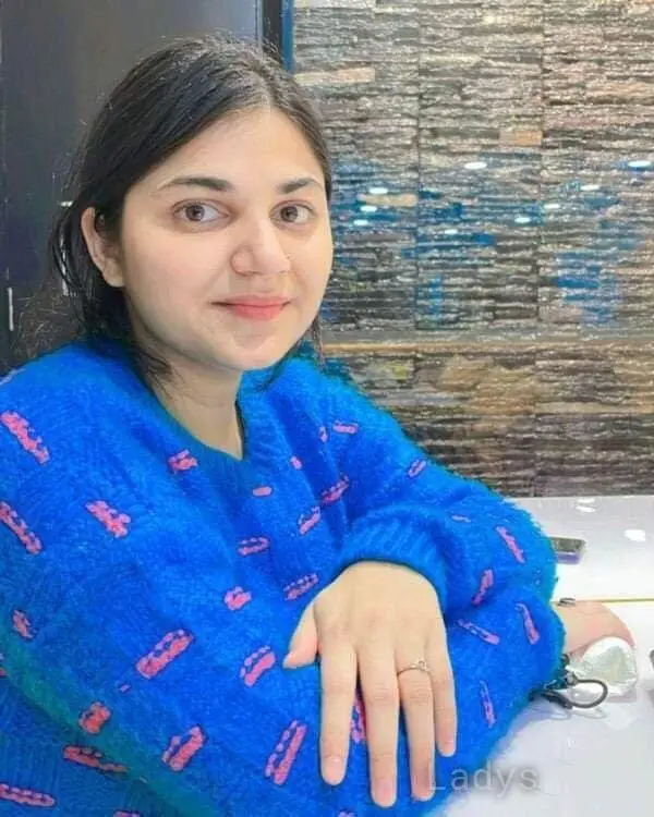 Molly, 21 years brunette escorts in Jalandhar, height 178 sm, Weight kg