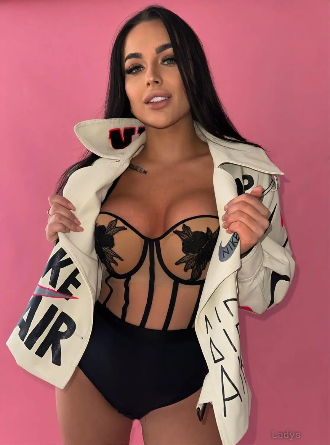 Arina, 21 years brunette escorts in Jeddah, height 170 sm, Weight  kg
