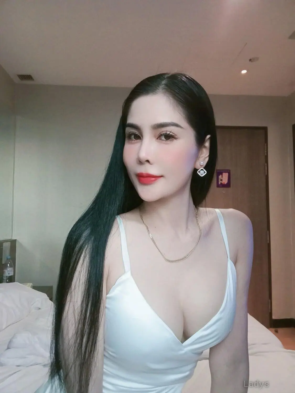 Lauren, 23 years brunette escorts in Juffair, height 168 sm, Weight kg