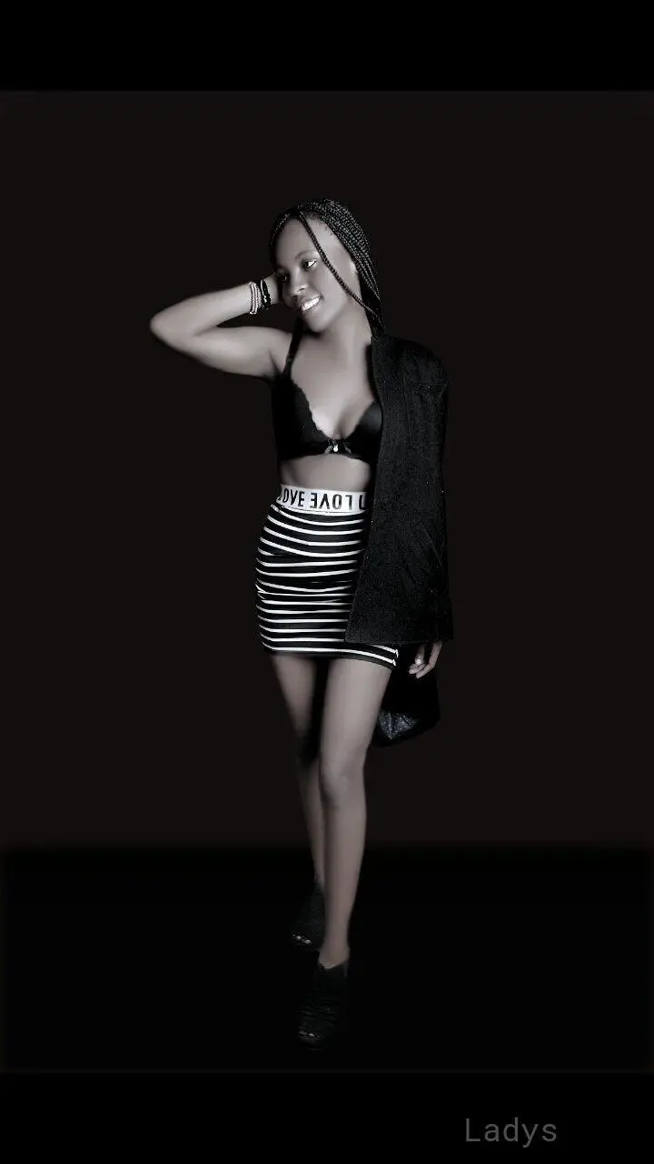 Julie, 21 years brunette escorts in Kampala, height  sm, Weight  kg