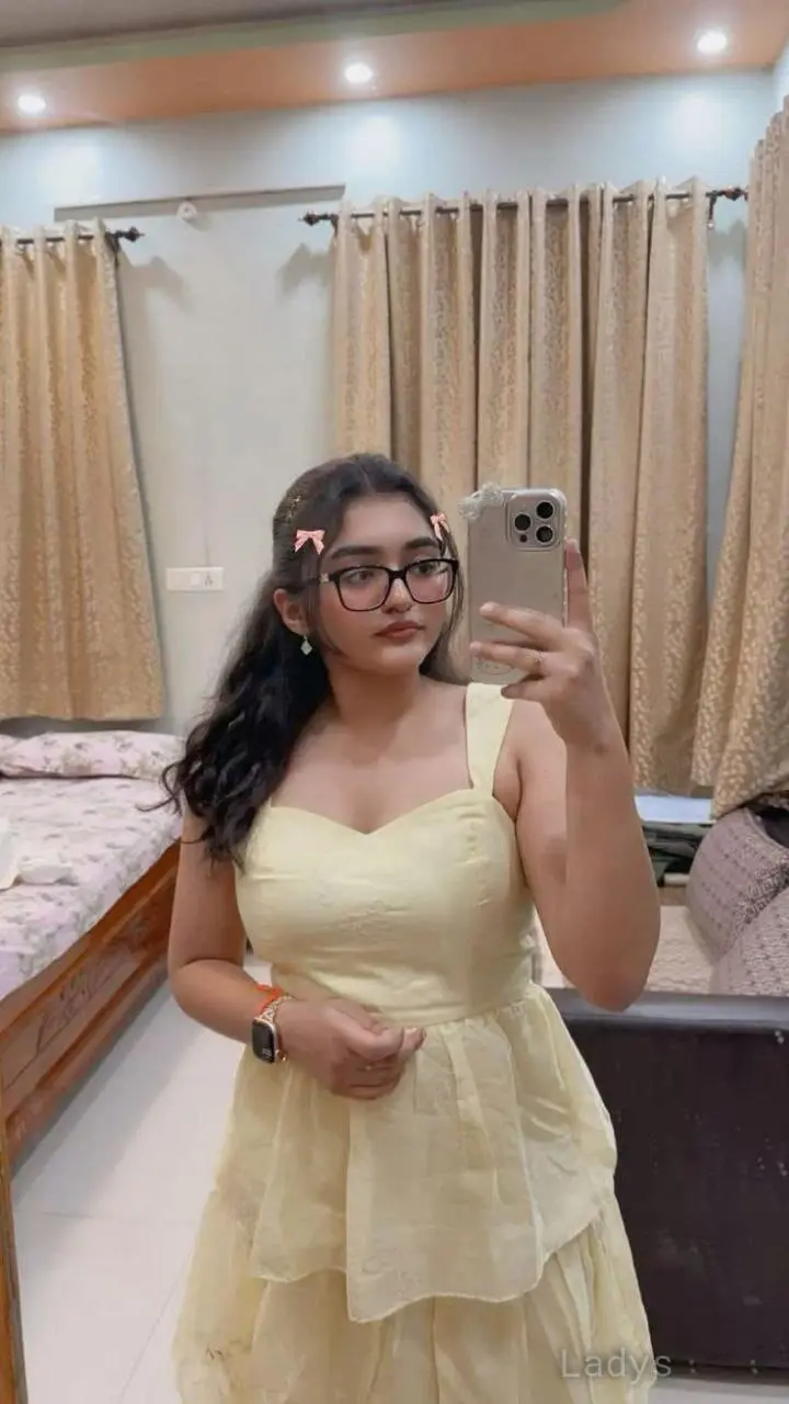 Anushka, 21 years brunette escorts in Kannur, height 165 sm, Weight  kg