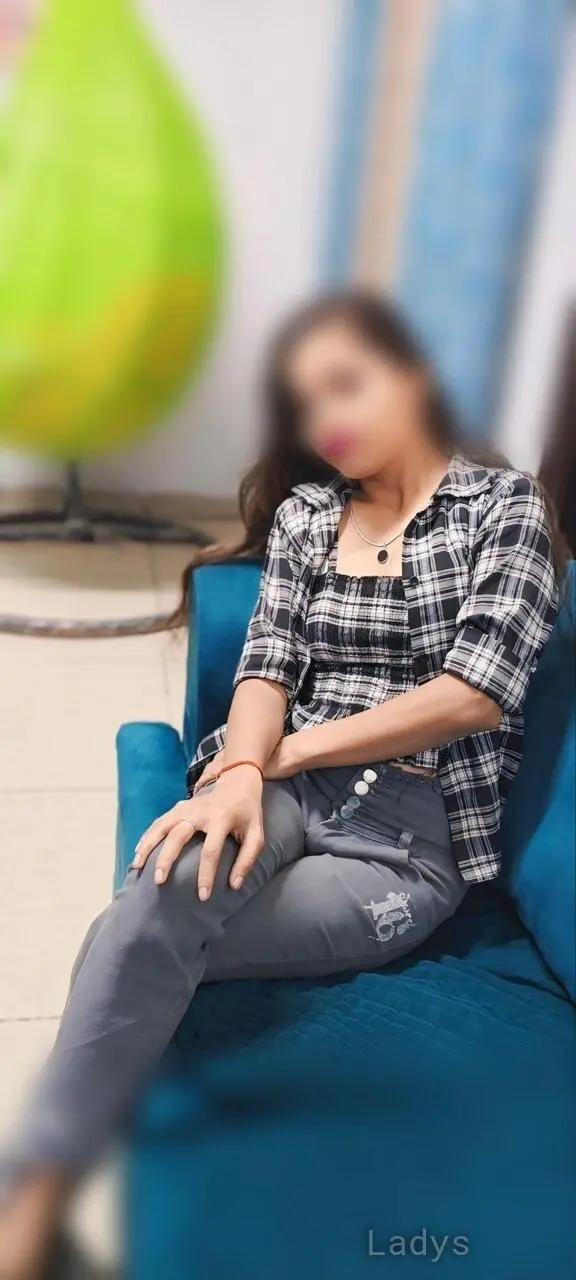 Jiya, 23 years brunette escorts in Kanpur, height 165 sm, Weight  kg