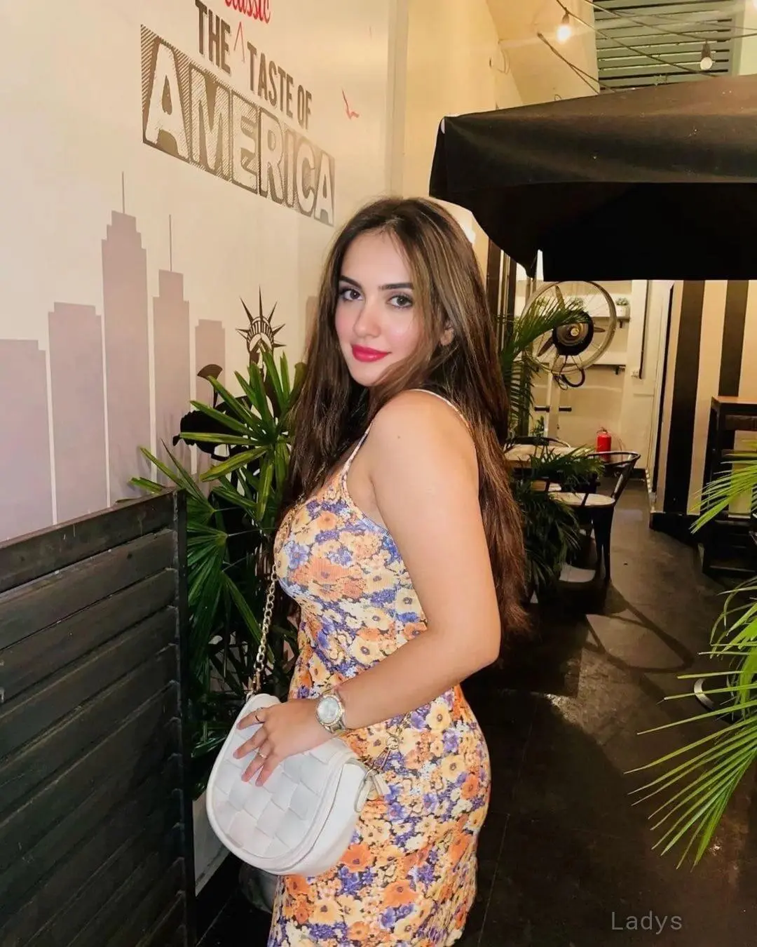 Yamini, 22 years brunette escorts in Kanyakumari, height 152 sm, Weight kg