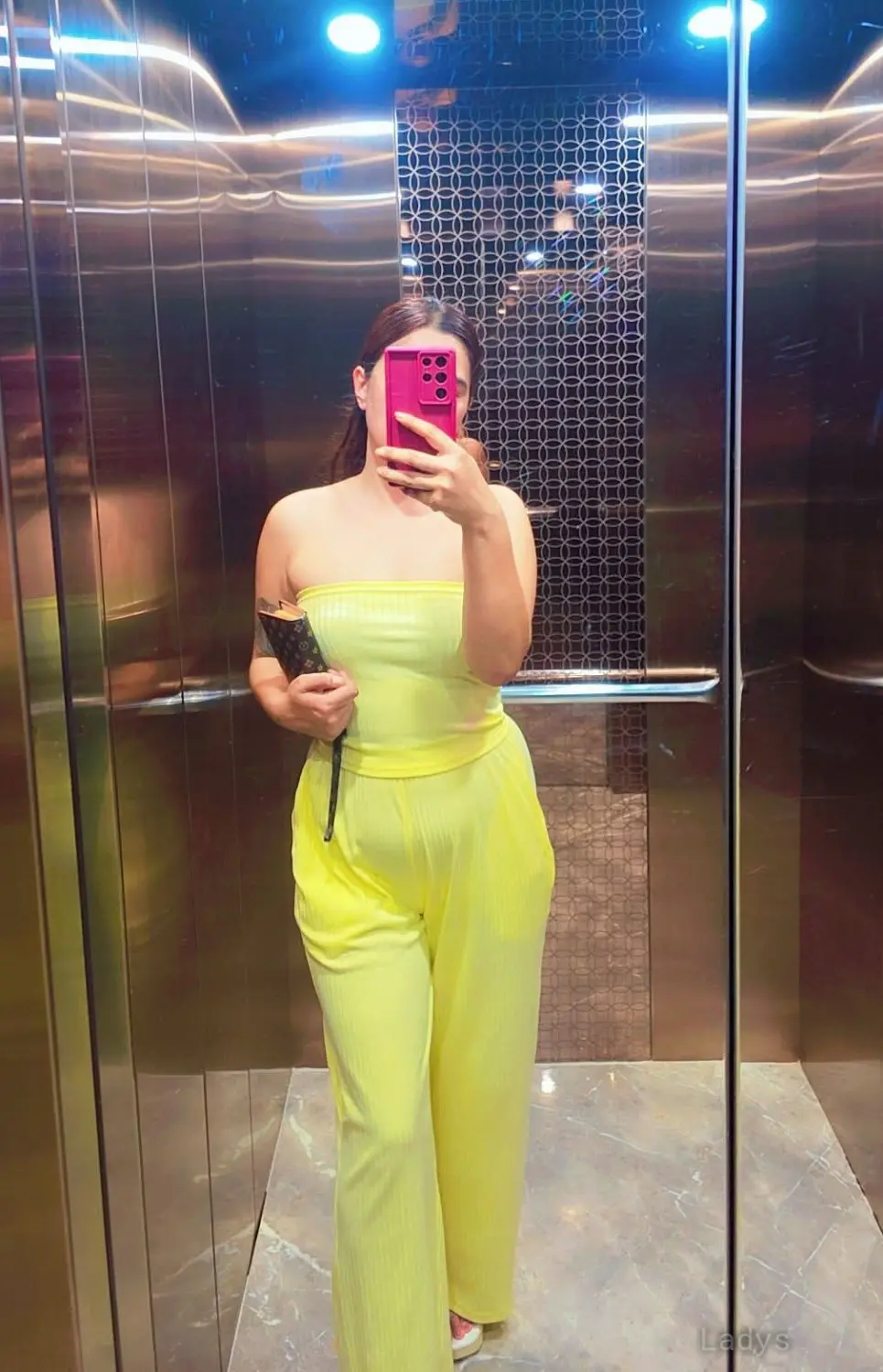 Independent girl for hand cash service, 24 years brunette escorts in Kathmandu, height 167 sm, Weight 60 kg