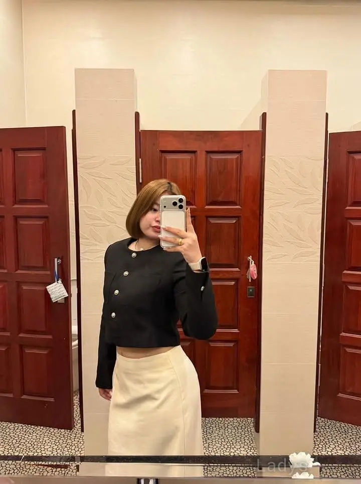 Yashi, 23 years brunette escorts in Kathmandu, height 164 sm, Weight  kg