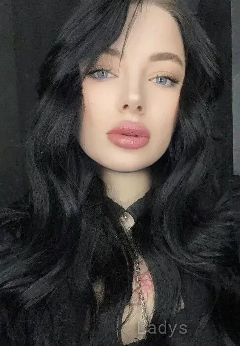 Emily, 21 years brunette escorts in Kiev, height 170 sm, Weight 53 kg
